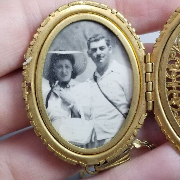 Vintage Shiners Enamel Symbol Gold Tone Filigree Oval Locket Necklace, Estate - Picture 3 of 11